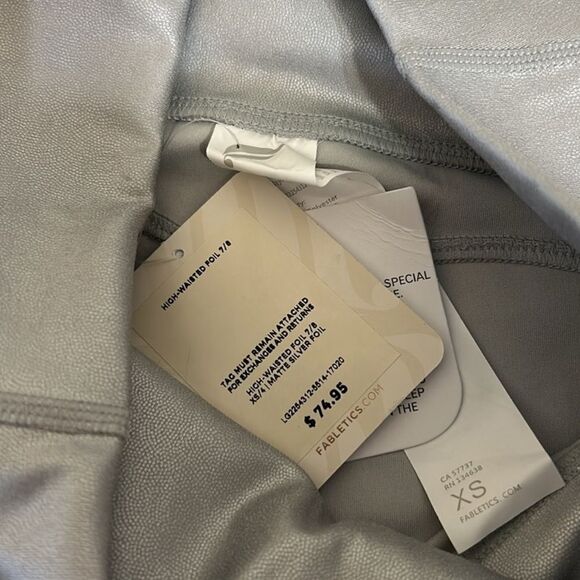 NWT Fabletics Matte Silver Foil Oasis PureLuxe High-Waisted 7/8 Legging Size XS - Picture 10 of 10